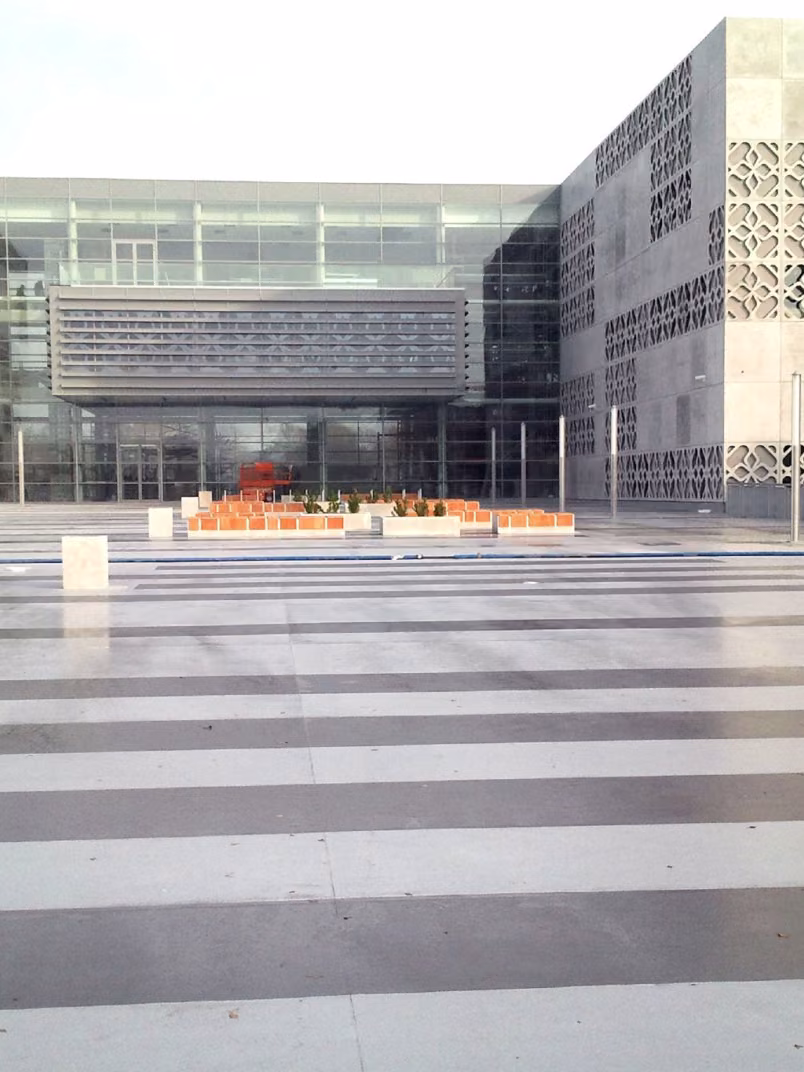 Coating solutions for floor surfaces in outdoor areas