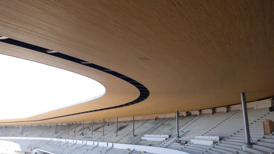 Laminated wooden construction elements