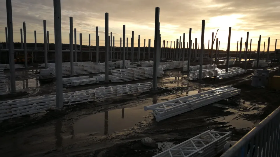 Water-borne vs. solvent-borne metal coatings