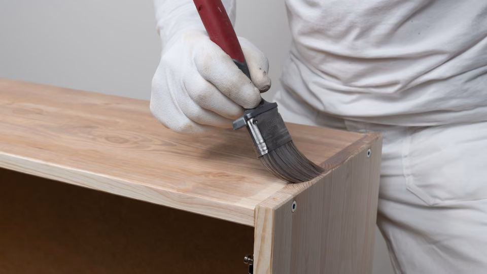 How to lacquer wooden furniture